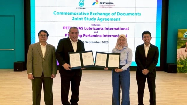 Penandatanganan JSA antara KPI dan Petroleum untuk bangun pabrik oli di Cilacap (Foto/Dok/KPI)